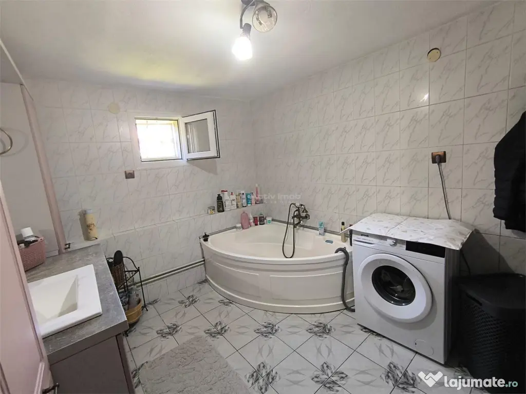 Resita Casa cocheta, P 1, Zona Muncitoresc, 135 mp, Comisio