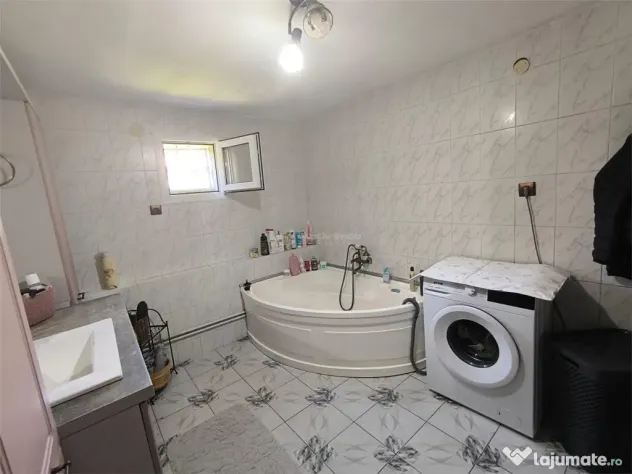 Resita Casa cocheta, P 1, Zona Muncitoresc, 135 mp, Comisio