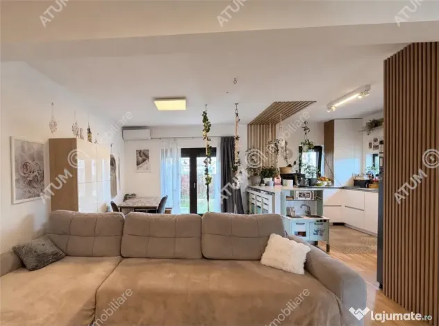 Casa moderna cu 5 camere si teren de 250 mp in Cristian zona