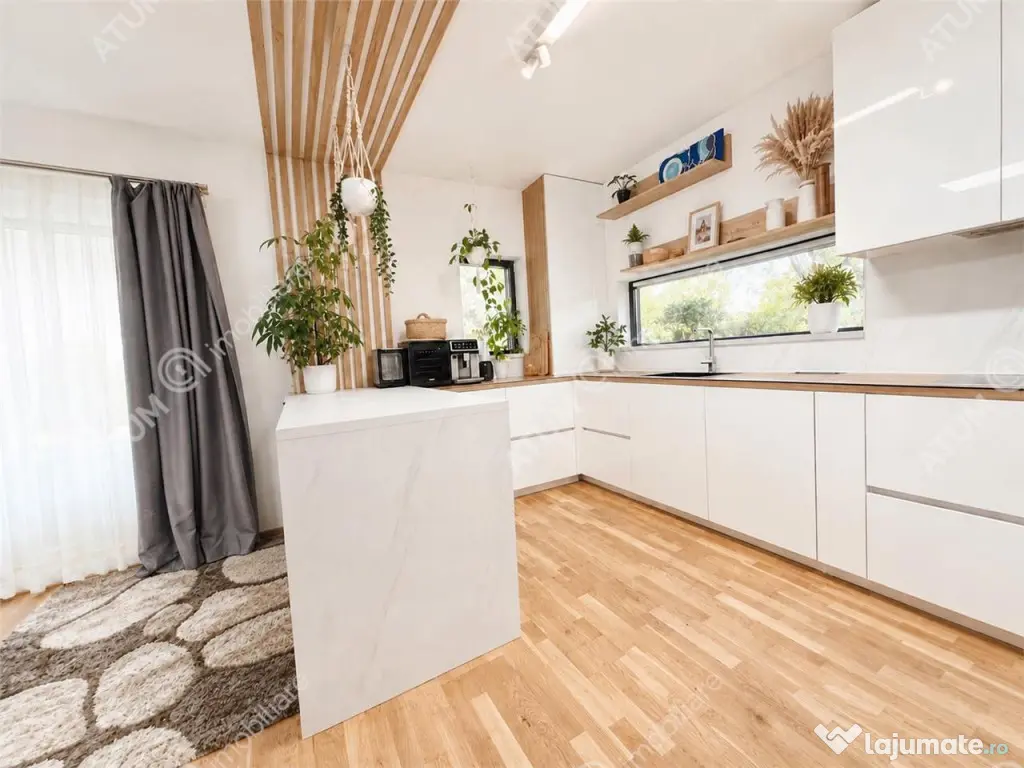 Casa moderna cu 5 camere si teren de 250 mp in Cristian zona