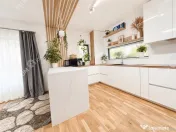 Casa moderna cu 5 camere si teren de 250 mp in Cristian zona 