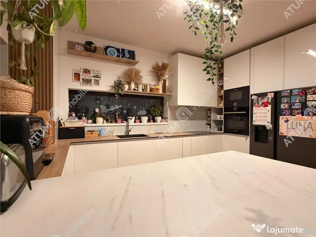 Casa moderna cu 5 camere si teren de 250 mp in Cristian zona