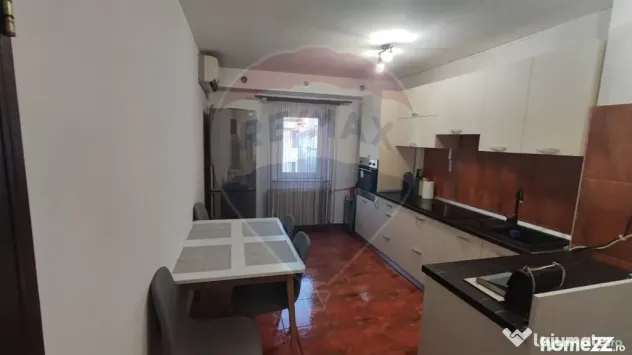 Apartament 3 camere de vanzare zona Calea Aradului