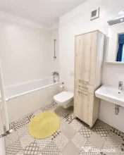 Kasper Coresi Pietonala-2 camere, decomandat, etaj 1/6, parcare, boxa! 