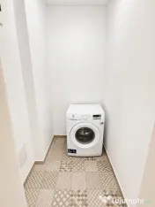 Kasper Coresi Pietonala-2 camere, decomandat, etaj 1/6, parcare, boxa! 