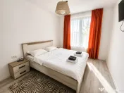 Kasper Coresi Pietonala-2 camere, decomandat, etaj 1/6, parcare, boxa! 