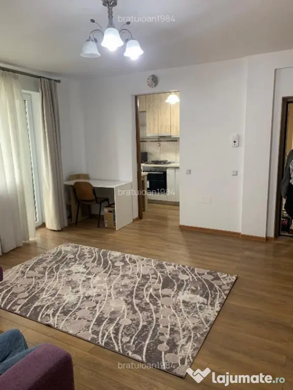Apartament 2 camere, semidecomandat - zona Tractorul