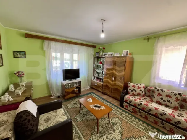 Casă cu potențial, 3 camere, anexă, gradina, zona Cugir