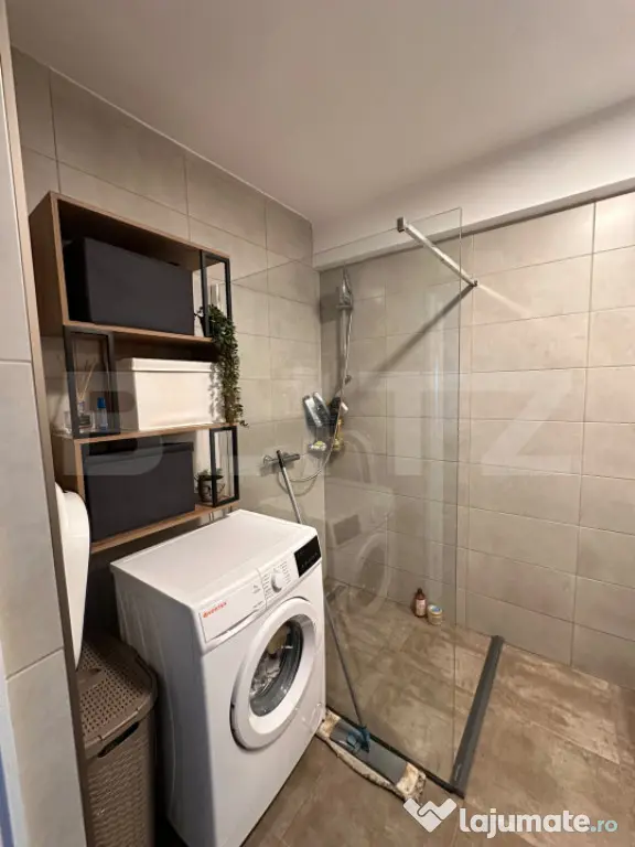 Apartament semidecomandat 56mp utili, terasa 25mp, parcare s