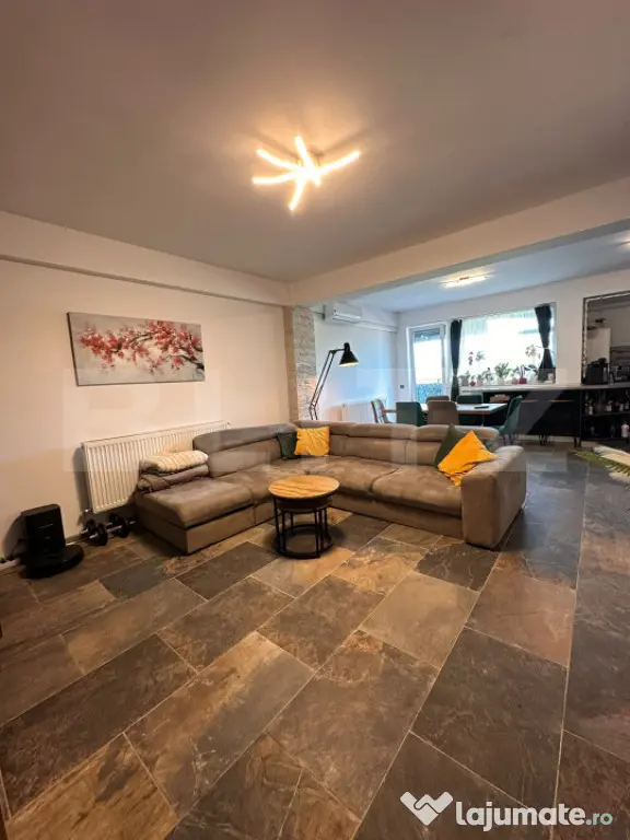 Apartament semidecomandat 56mp utili, terasa 25mp, parcare s