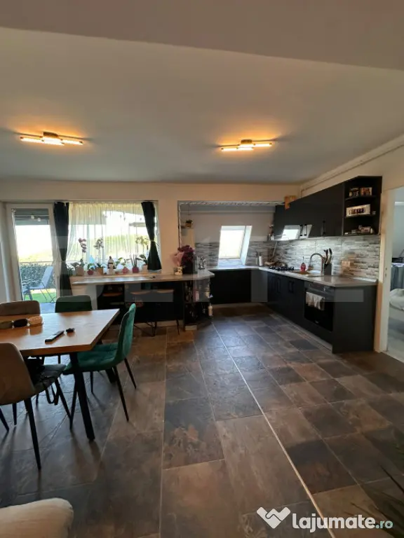 Apartament semidecomandat 56mp utili, terasa 25mp, parcare s