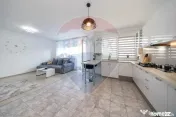 Apartament cu 2 camere de vânzare cu loc de parcare, Sub... 