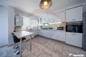 Apartament cu 2 camere de vânzare cu loc de parcare, Sub... 