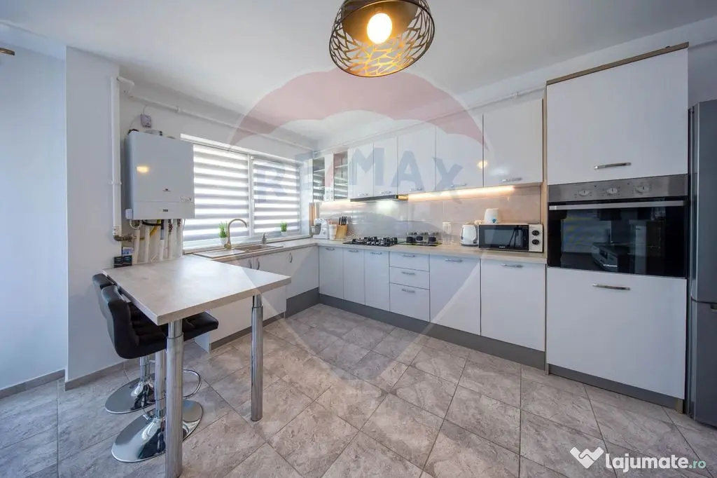 Apartament cu 2 camere de vânzare cu loc de parcare, Sub...