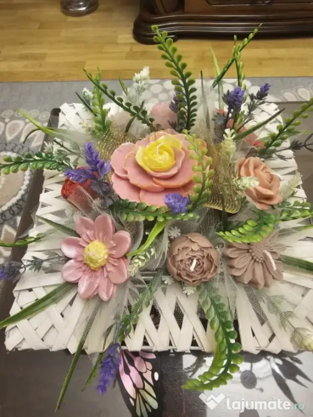 Aranjament floral din ceara de soia