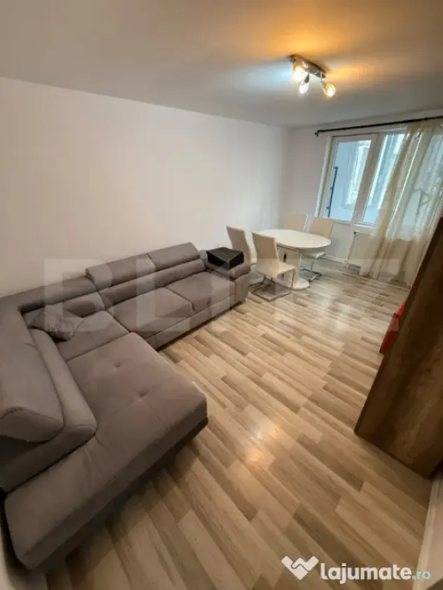 Apartament 3 camere INDEPENDENTEI Etaj 1