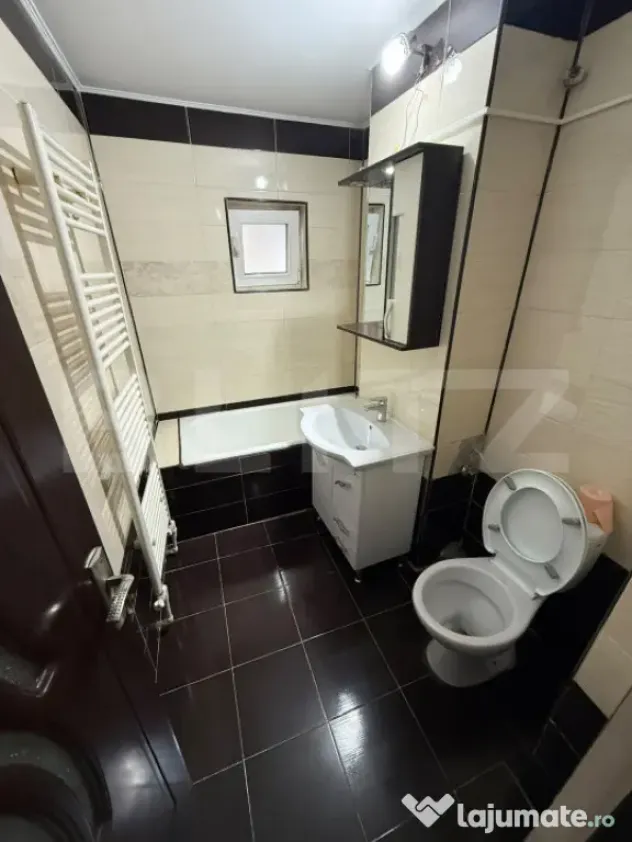 Apartament 3 camere INDEPENDENTEI Etaj 1