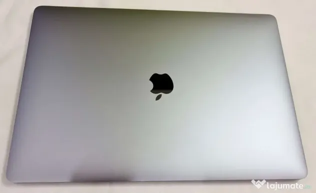 MacBook Pro 15" 2018 – i7, 16GB RAM, Radeon 555X 4GB, SSD 256GB