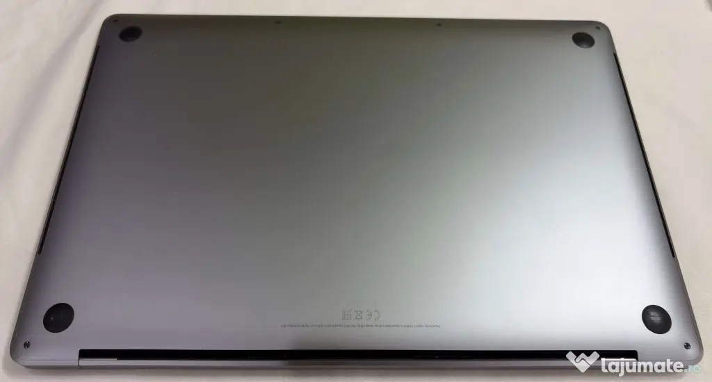 MacBook Pro 15" 2018 – i7, 16GB RAM, Radeon 555X 4GB, SSD 256GB