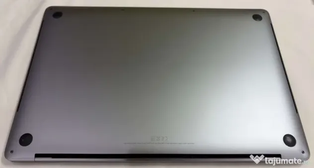 MacBook Pro 15" 2018 – i7, 16GB RAM, Radeon 555X 4GB, SSD 256GB