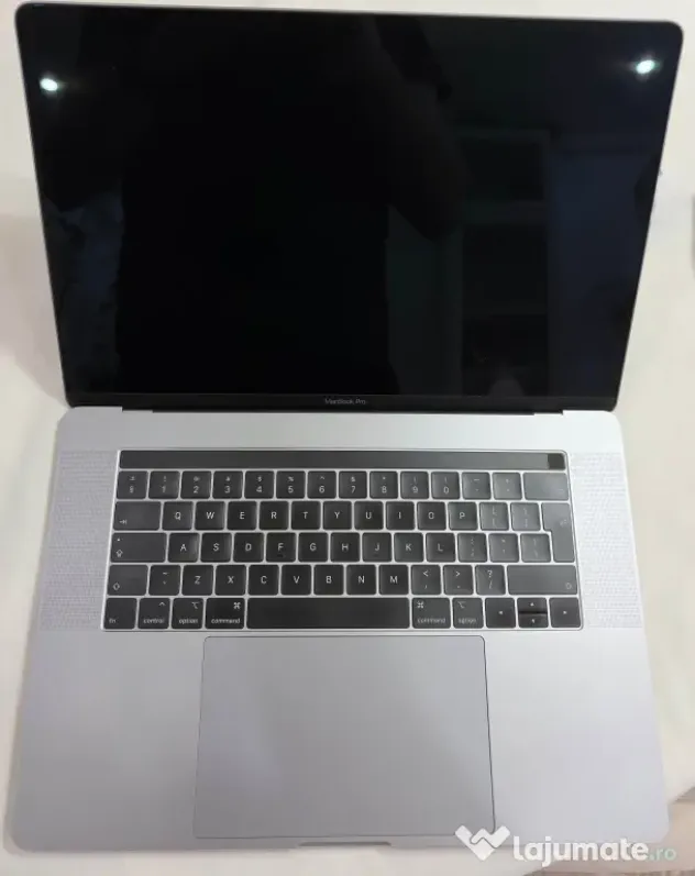 MacBook Pro 15" 2018 – i7, 16GB RAM, Radeon 555X 4GB, SSD 256GB