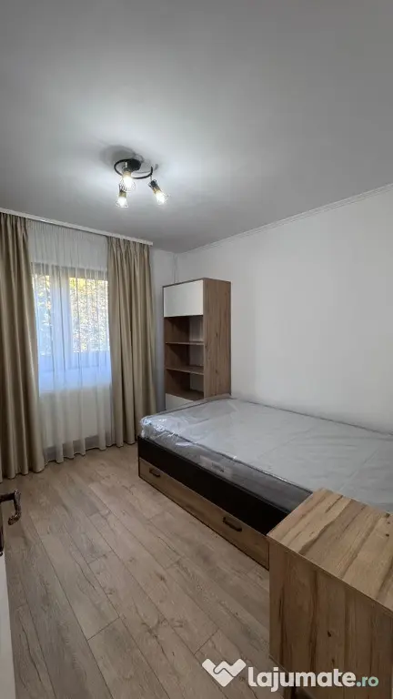 Apartament 4 camere de închiriat, str. Călugăreni