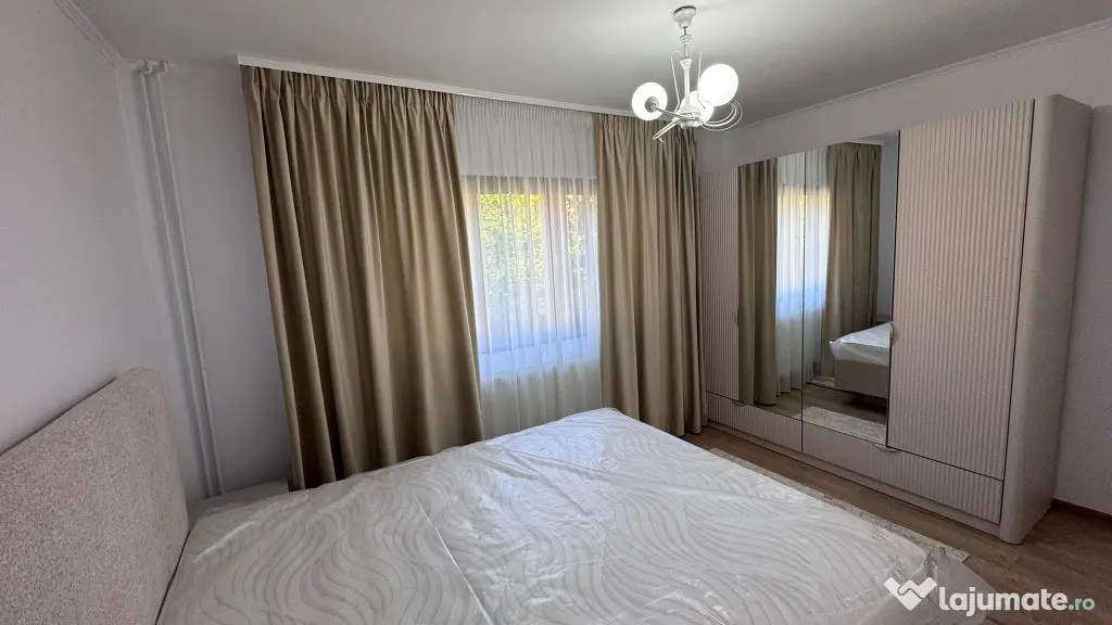 Apartament 4 camere de închiriat, str. Călugăreni