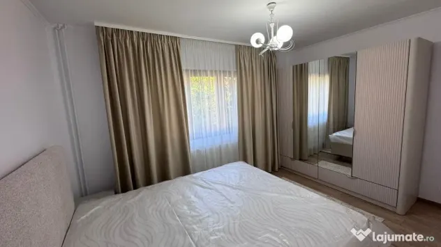 Apartament 4 camere de închiriat, str. Călugăreni