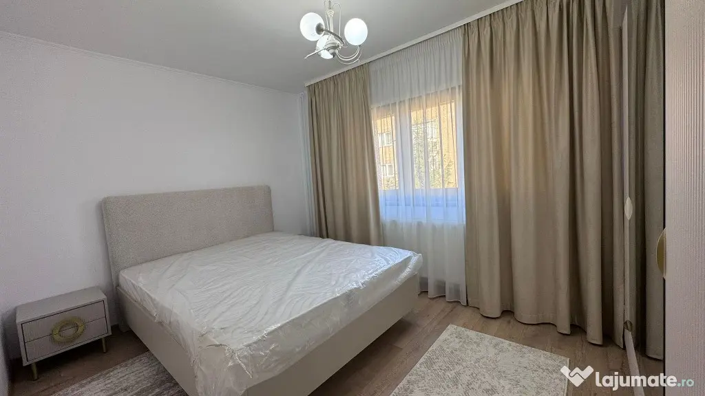 Apartament 4 camere de închiriat, str. Călugăreni