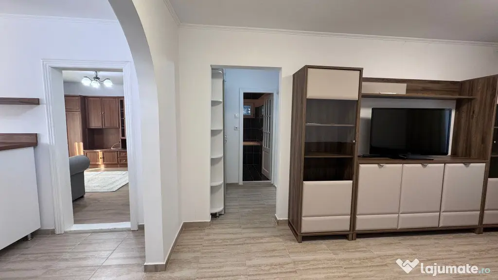 Apartament 4 camere de închiriat, str. Călugăreni