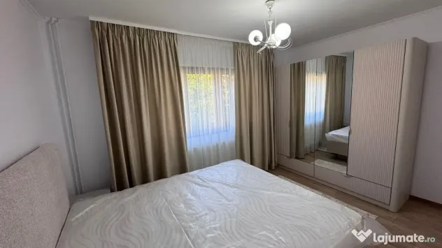 Apartament 4 camere de închiriat, str. Călugăreni