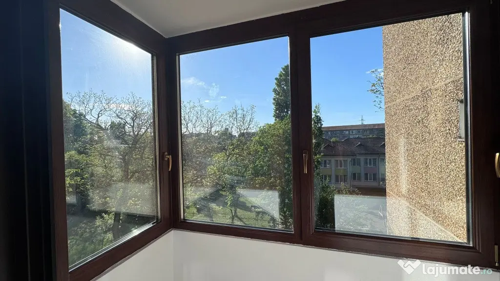 Apartament 4 camere de închiriat, str. Călugăreni