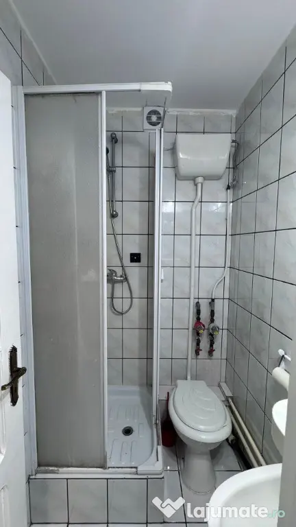 Apartament 4 camere de închiriat, str. Călugăreni