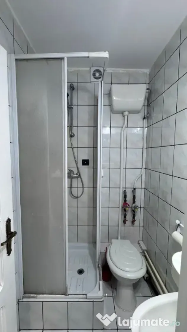 Apartament 4 camere de închiriat, str. Călugăreni