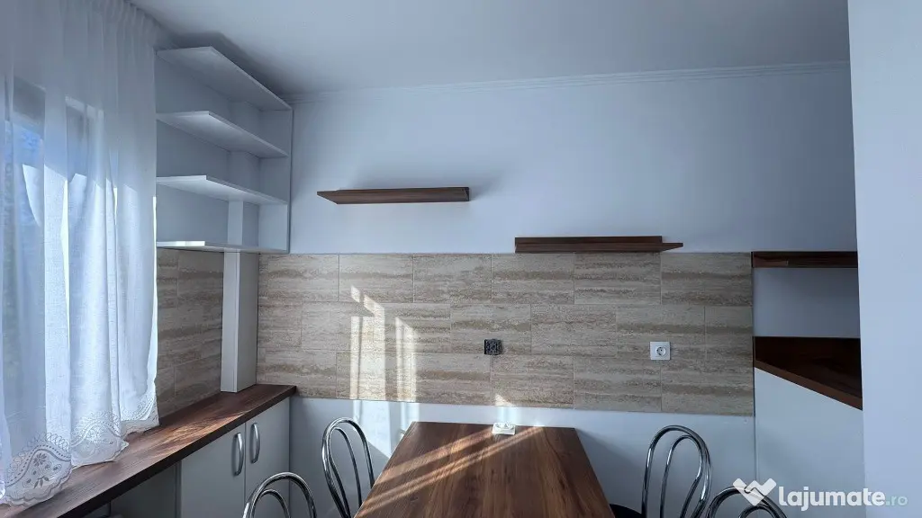 Apartament 4 camere de închiriat, str. Călugăreni