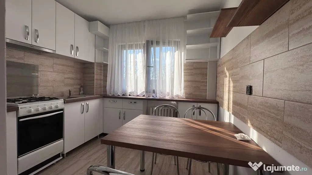 Apartament 4 camere de închiriat, str. Călugăreni