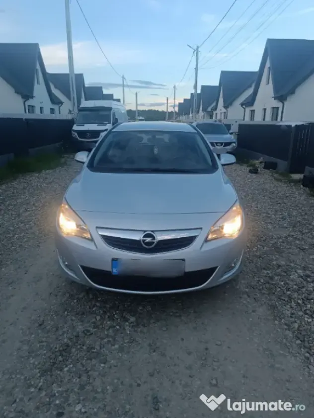 Masina Opel Astra J