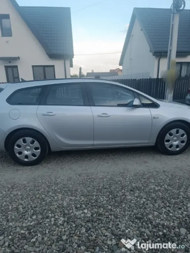 Masina Opel Astra J