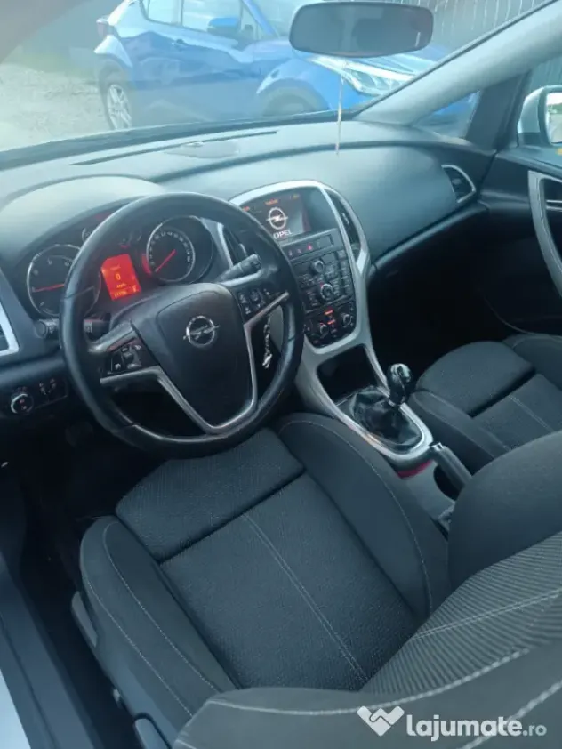 Masina Opel Astra J