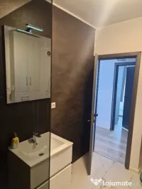 Inchiriez apartament 2 camere strada Traian 58-62, 55 mp 