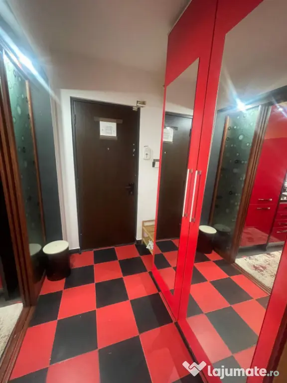 Apartament cu 3 camere, 56 mp, decomandat, et 3, zona Craiov