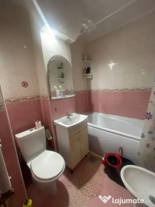 Apartament cu 3 camere, 56 mp, decomandat, et 3, zona Craiov