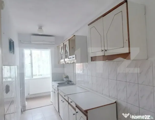Garsonieră decomandata în Tractorul — centrală proprie, - Brasov (Brasov)
