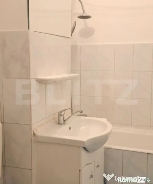 Garsonieră decomandata în Tractorul — centrală proprie, - Brasov (Brasov)