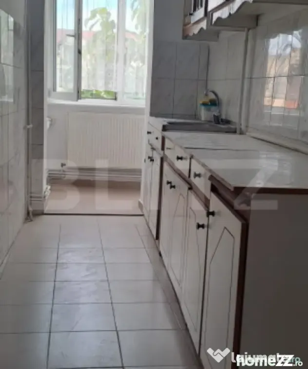 Garsonieră decomandata în Tractorul — centrală proprie, - Brasov (Brasov)