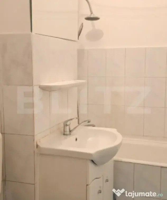 Garsonieră decomandata în Tractorul — centrală proprie,