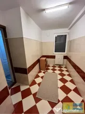 Centru, Colonadelor, de inchiriat 2 camere, nemobilat, parter 