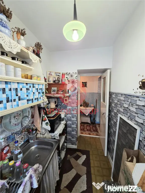 Apartament 3 Camere, Semidecomandat, Zona Piata Amzacea, Eta