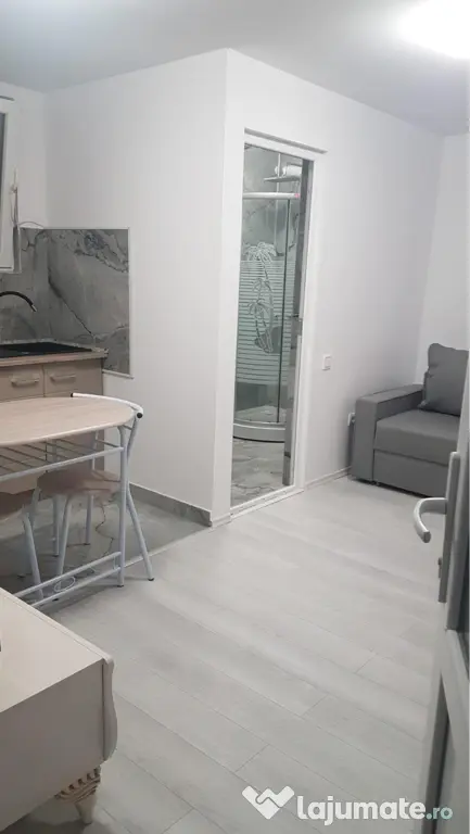 Ofer spre inchiriere garsoniera la casa cu facturi incluse