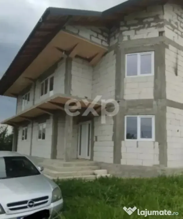 Duplex complet pentru 2 familii – 326 mpși 2.000 mp teren